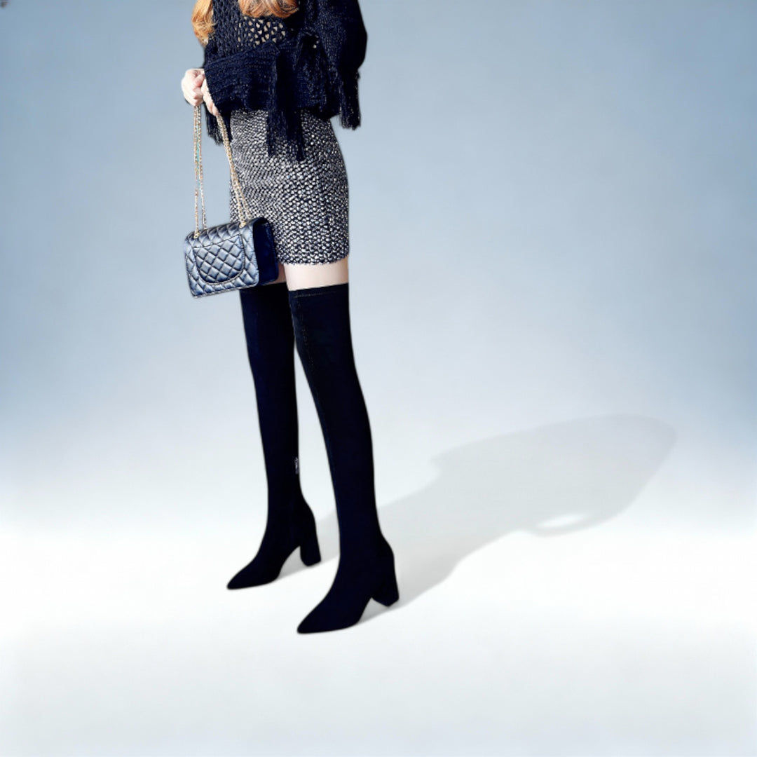 LORENA — Botas Altas Camurça Premium Salto Elegante | Luxo Over-Knee