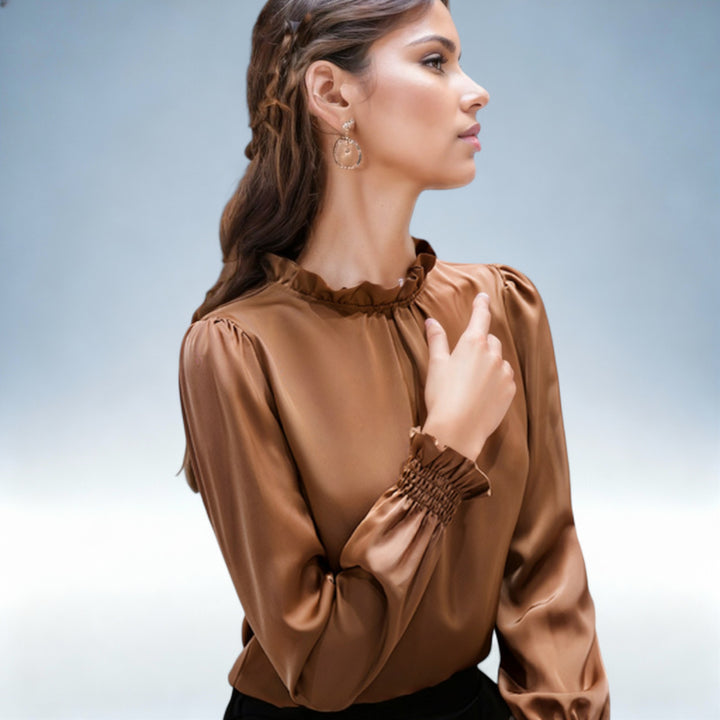 GABRIELA — Top de Cetim Vintage com Gola Alta | Elegância Sofisticada