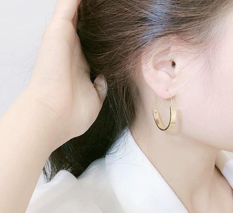 HELENA — Brincos de Argola Redondos | Estilo Contemporâneo