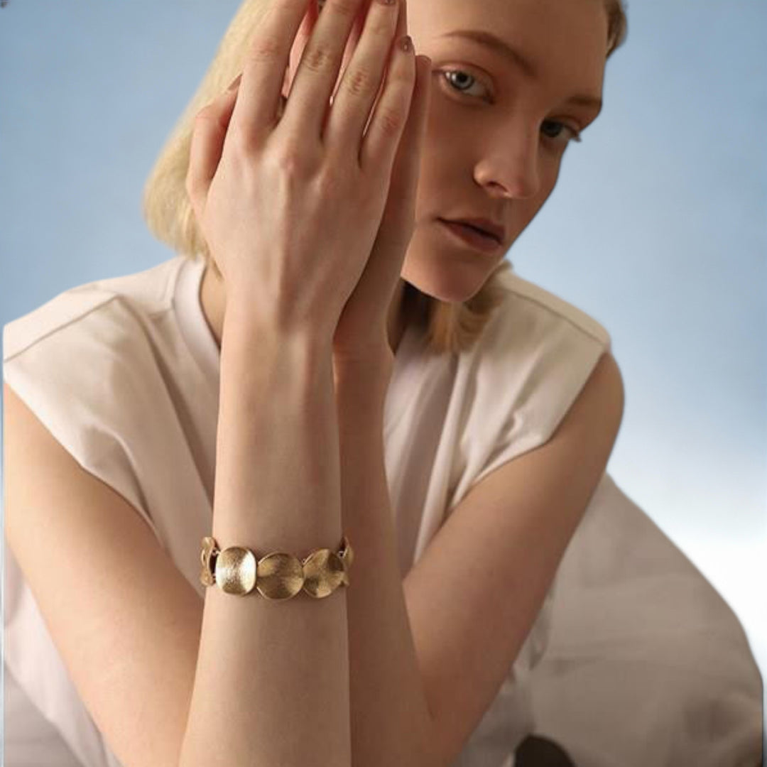 INÊS — Pulseira Vintage Retro em Liga de Zinco | Charme Clássico