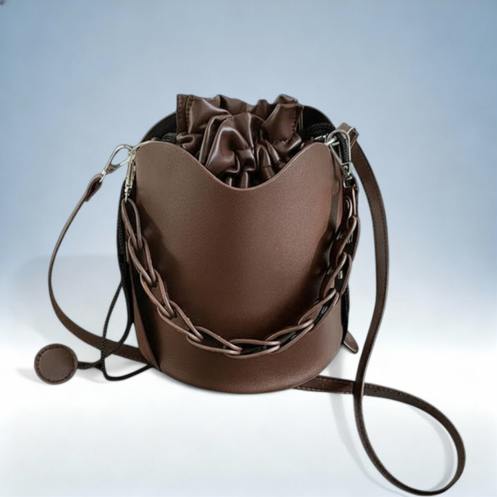 LÍDIA — Mala Bucket Transversal em PU | Charme Contemporâneo