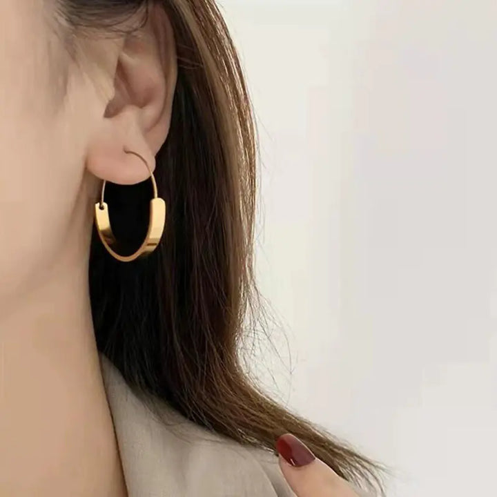 HELENA — Brincos de Argola Redondos | Estilo Contemporâneo