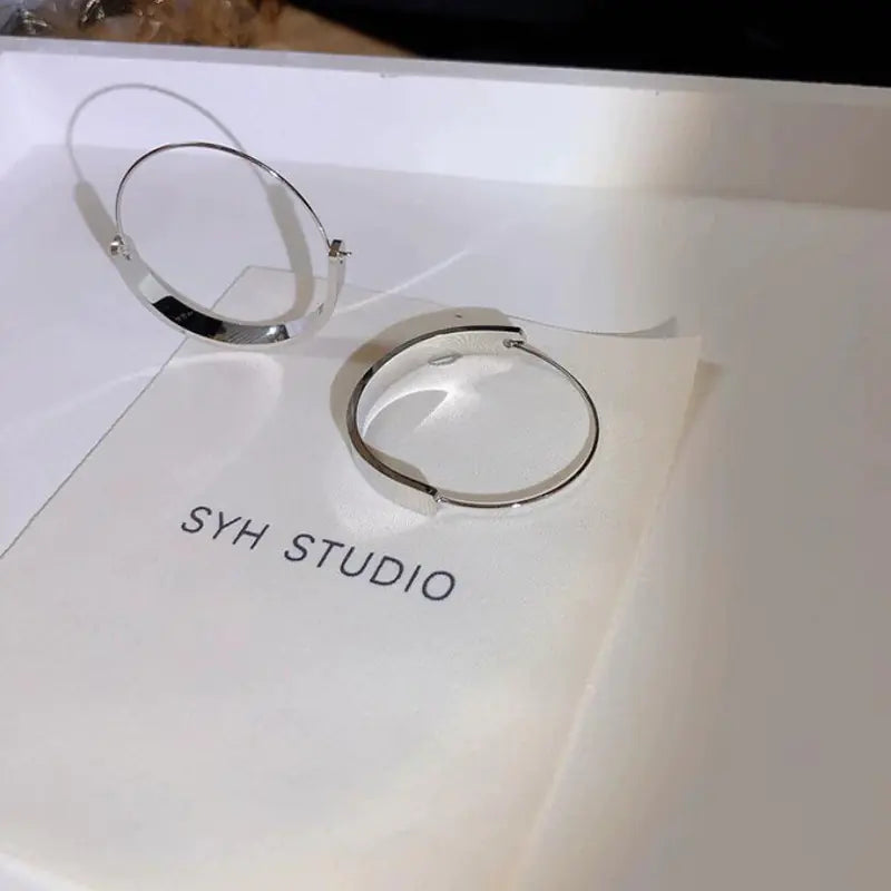 HELENA — Brincos de Argola Redondos | Estilo Contemporâneo