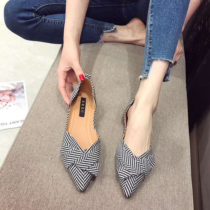Breathable Women's Flats with Pointed Toe Design