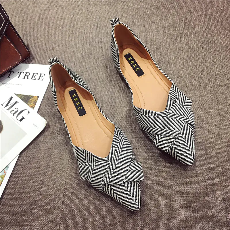 Breathable Women's Flats with Pointed Toe Design