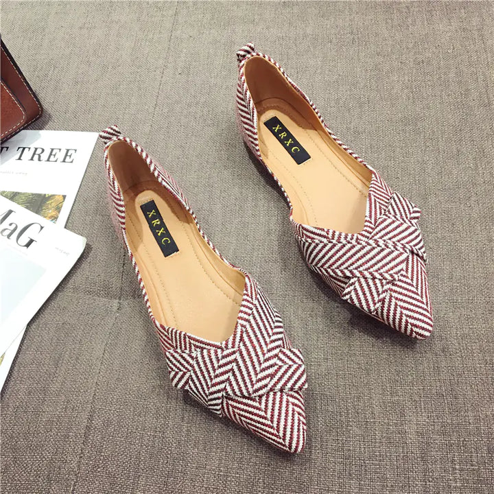 Breathable Women's Flats with Pointed Toe Design