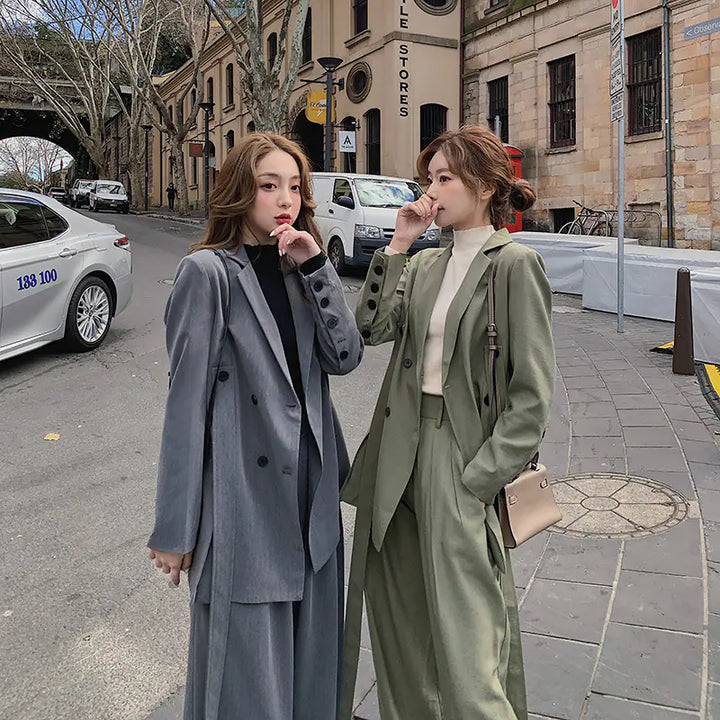 Clara Mode: Fato Urbano com Calças Amplas e Faixa Ajustável